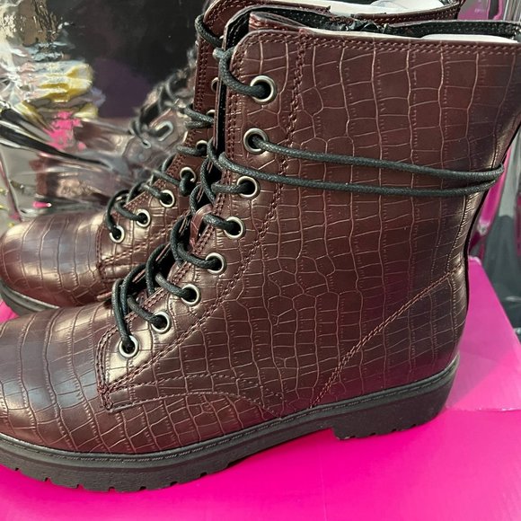 SO Bowfin Women's Combat Boots Burgandy size 9.5 - Picture 2 of 7